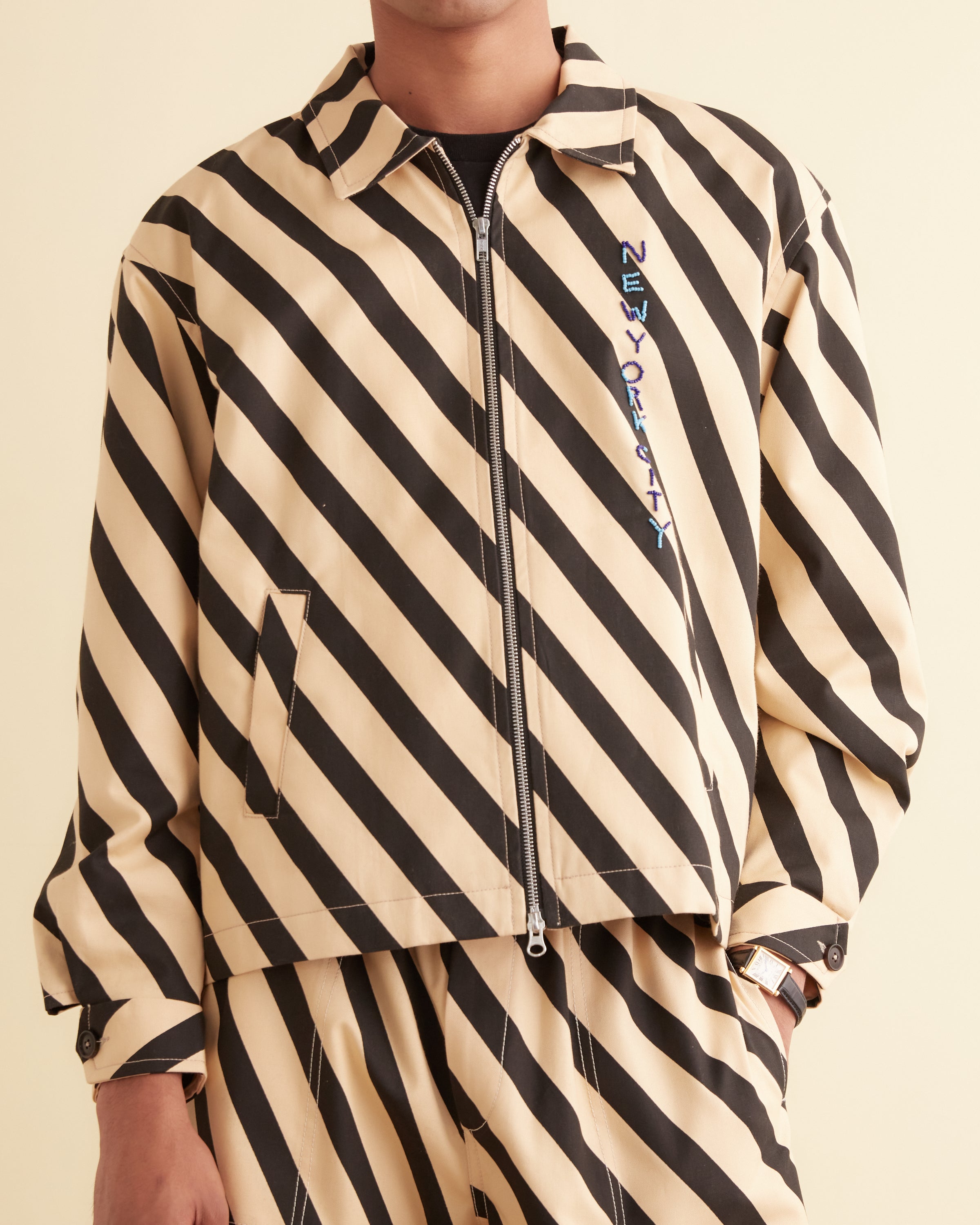 トップス V-NECK JACKET - DOBBY STRIPE トップス V-NECK JACKET - DOBBY STRIPE トップス V-NECK JACKET
