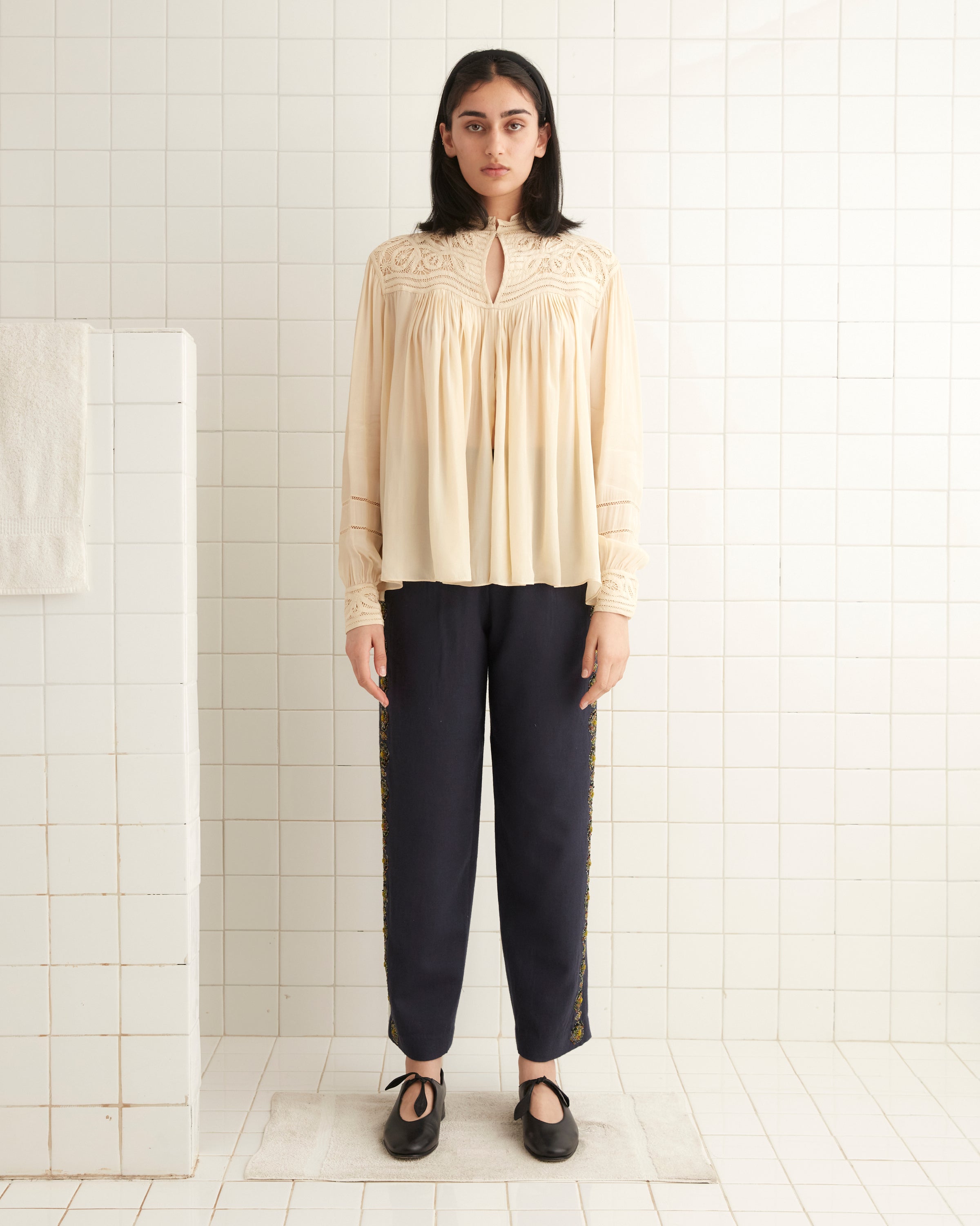 【送料&関税込】Bode Cream Satin Threadwork Blouse Bode Cream Satin Threadwork Blouse | italist