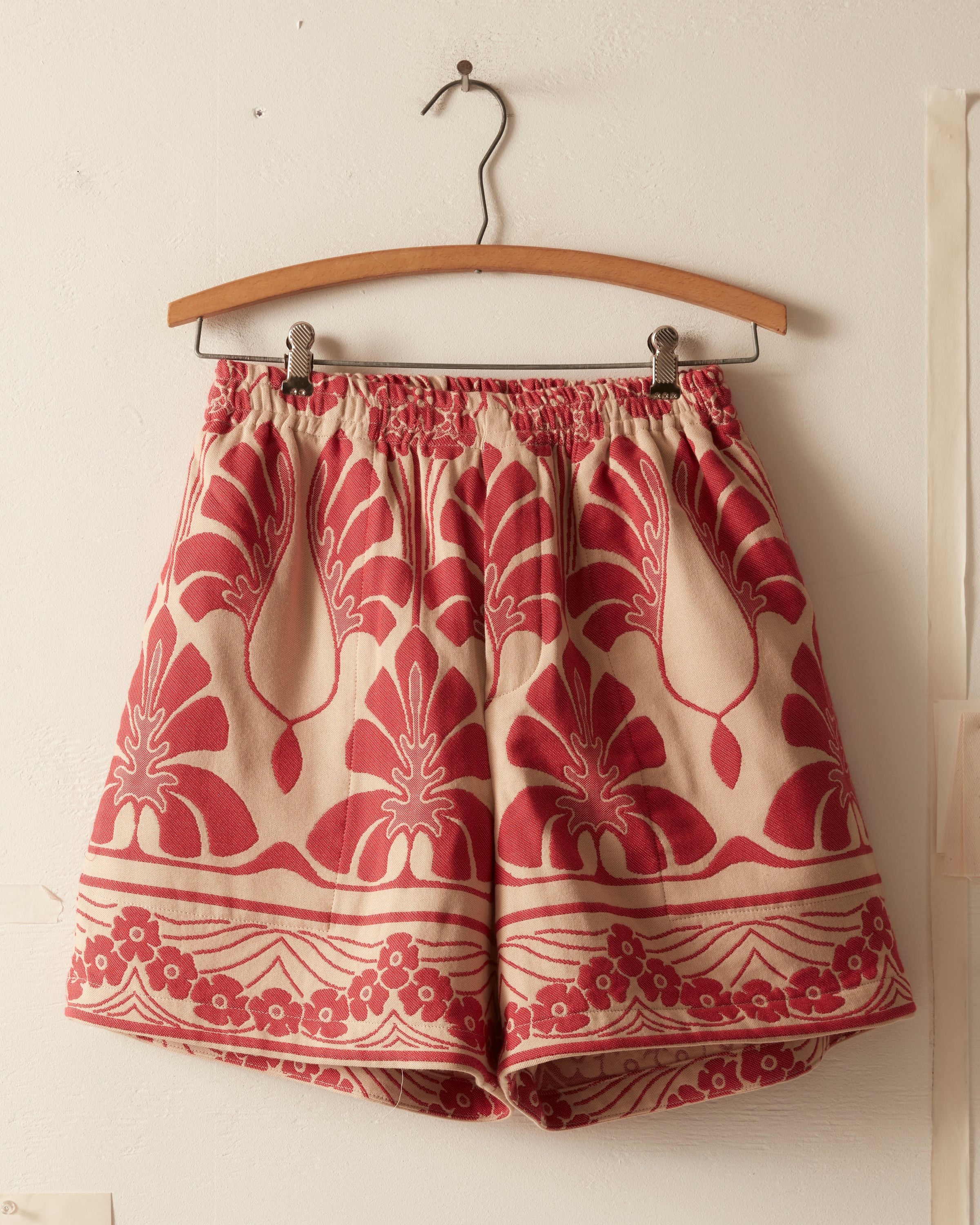 Nouveau Monstera Shorts XXL / Red