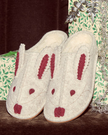 Rabbit Slipper - Cream Red: Cream slippers featuring red bunny faces, ears, and noses, placed next to a green-patterned gift box.