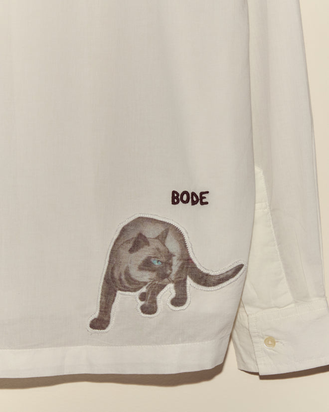 The Cat Motif Long Sleeve Shirt is vintage-inspired, featuring a white design with a gray cat patch and “BODE” embroidered above the cat near the hem.
