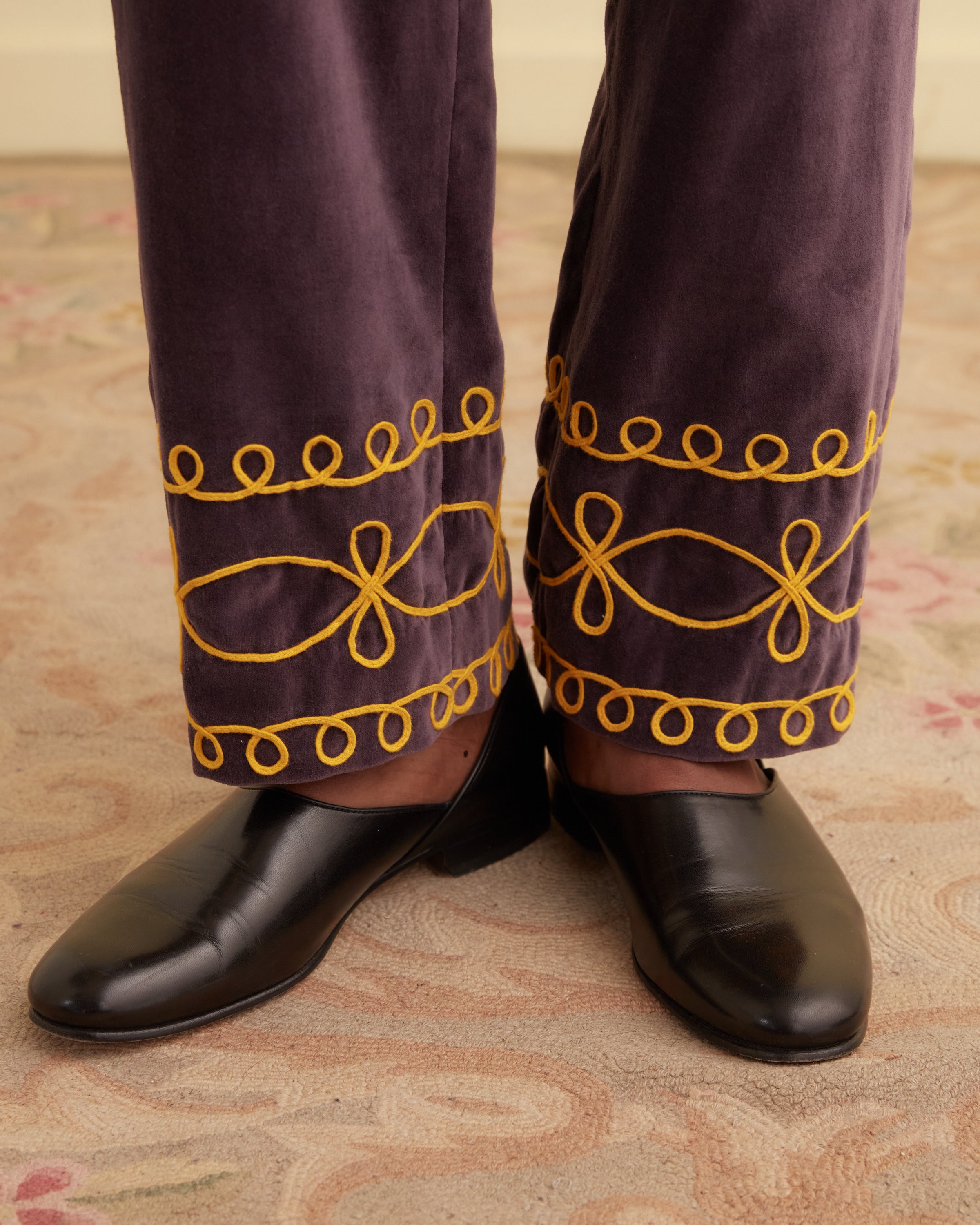 Embroidered Scrollwork Trousers – BODE